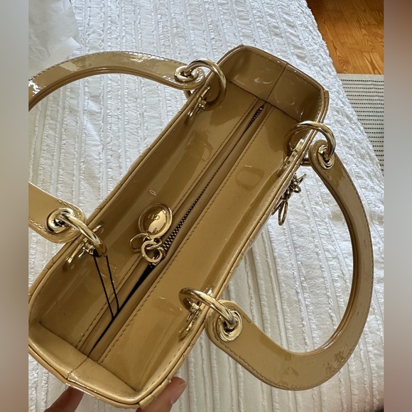 Christian Dior 2013 Beige patent medium lady Dior with strap - Picture 8 of 16